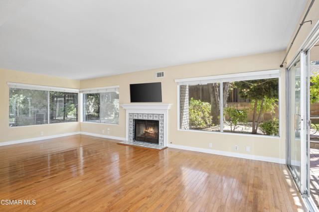 3036 E Adirondack Court, Westlake Village CA: https://media.crmls.org/mediaz/edf910c4-0b66-41e8-8168-fac1c2a6204b.jpg