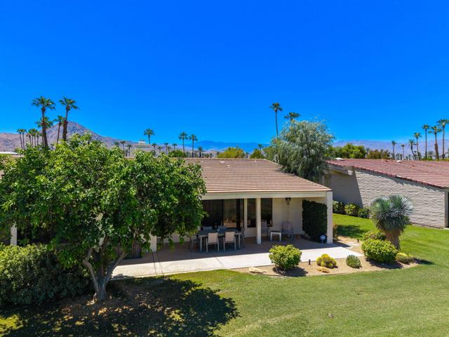75768 Valle Vista Drive, Indian Wells CA: https://media.crmls.org/mediaz/edfa562e-704b-4b81-ab94-d3382c79da0c.jpg