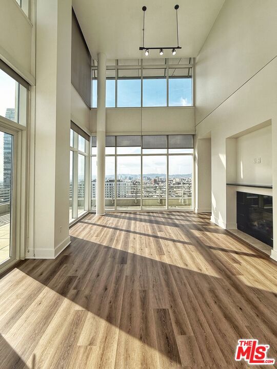 717 W Olympic Boulevard, Los Angeles CA: https://media.crmls.org/mediaz/edfb0d93-f615-48cc-b553-8e8606da66a1.jpg