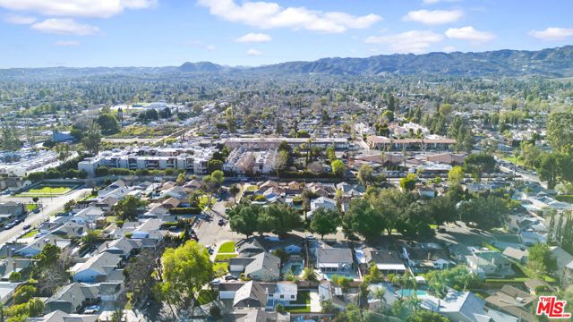 21819 Arminta Street, Canoga Park CA: https://media.crmls.org/mediaz/edfb9e74-5fae-4b38-8549-170a42fd70c7.jpg