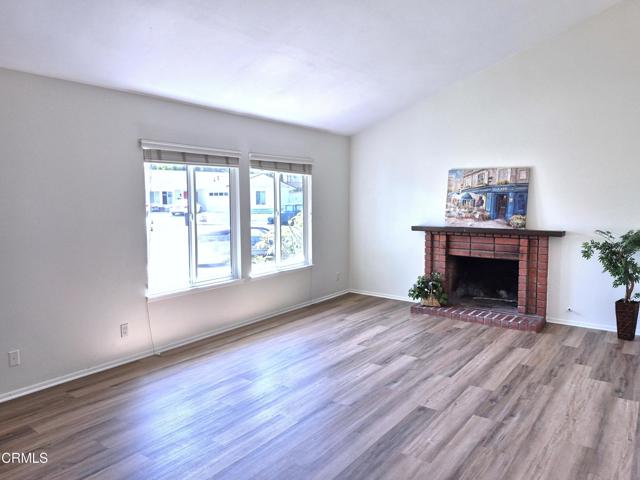 386 Otono Court, Camarillo CA: https://media.crmls.org/mediaz/edfbb019-e1fa-4bef-894a-0bb3ac4d5e40.jpg