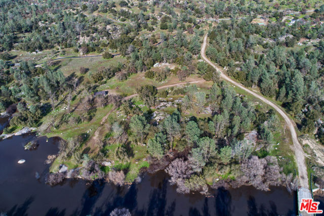 1 Blackhawk Lake, Coarsegold CA: https://media.crmls.org/mediaz/edfbec3f-42b9-4dff-8f01-4e6f100f7521.jpg
