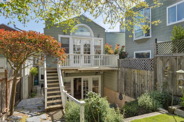 2070 Bush St, San Francisco CA: https://media.crmls.org/mediaz/edfcfc6d-2c9f-439c-b3bd-2e917d2bf8ac.jpg