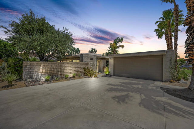 2006 E Sandalwood Drive, Palm Springs CA: https://media.crmls.org/mediaz/edfd4ff6-dd09-4f2d-8bc6-068cf0bf7d29.jpg