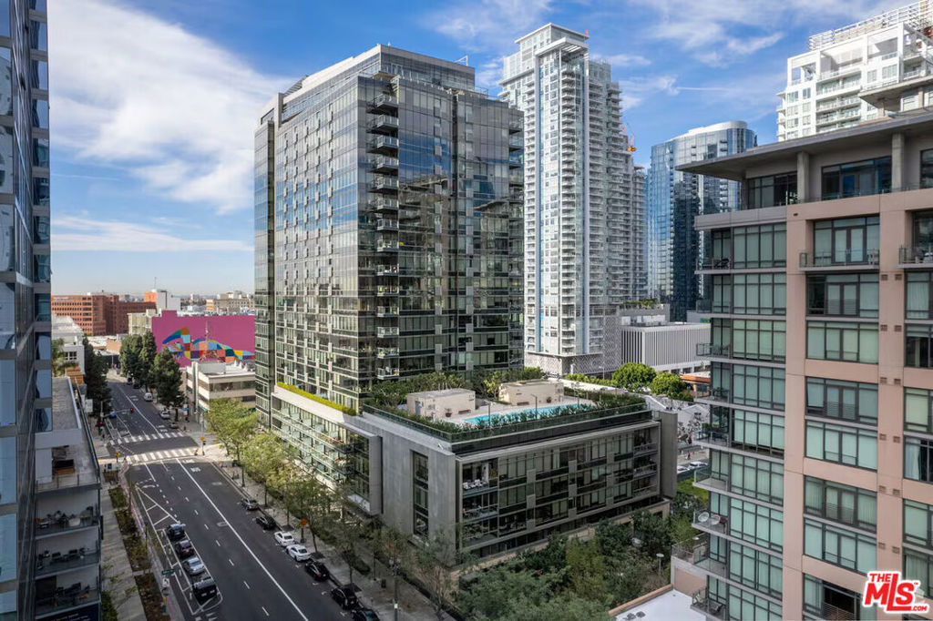 1155 S GRAND Avenue #401