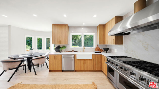 6900 Chisholm Avenue, Lake Balboa CA: https://media.crmls.org/mediaz/edff4a2b-0724-4acd-a00d-c9e903b7acfc.jpg