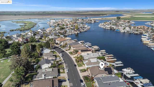 737 Willow Lake Rd, Discovery Bay CA: https://media.crmls.org/mediaz/edffd0f0-c931-4ea6-abb6-2bd0a9a12999.jpg