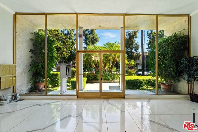 12955 Riverside Drive, Sherman Oaks CA: https://media.crmls.org/mediaz/edfff5b2-f69a-449e-907f-221cbc92d3a8.jpg