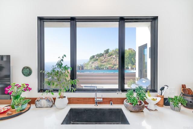 403 Black Canyon Place, Ramona CA: https://media.crmls.org/mediaz/ee004172-a53e-4bdc-9567-1e7c8393f0f6.jpg