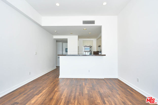 900 W Olympic Boulevard, Los Angeles CA: https://media.crmls.org/mediaz/ee004ca7-b21c-4d39-bb53-c60f71fd7ac9.jpg