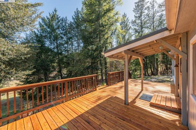 430 Bridge Rd, Douglas City CA: https://media.crmls.org/mediaz/ee008de3-fc2e-4491-93a3-6b2e6b465a17.jpg