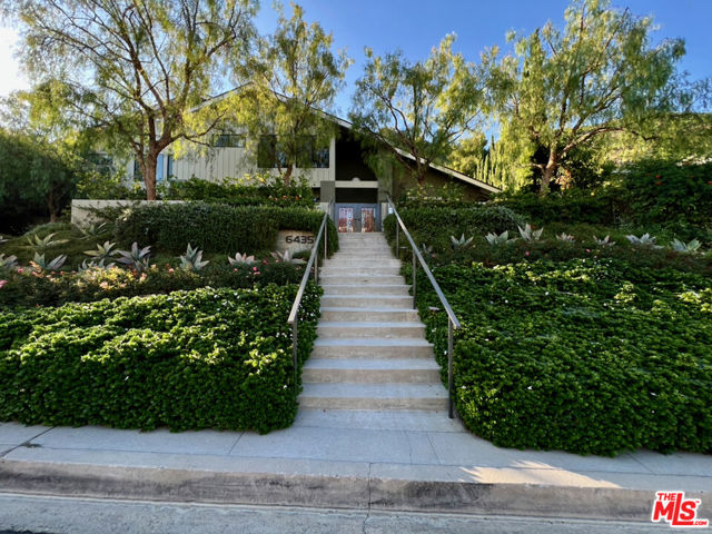 6435 Innsdale Drive, Los Angeles CA: https://media.crmls.org/mediaz/ee01708a-2eff-403f-bd05-5e9db82da13b.jpg