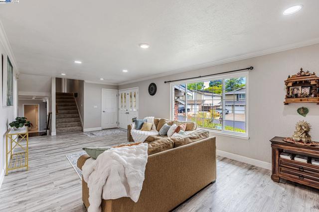 502 Cartagena Ln, San Ramon CA: https://media.crmls.org/mediaz/ee01e797-0bf6-4463-85bc-36eda5bb3a0d.jpg