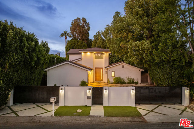 5062 Woodley Avenue, Encino CA: https://media.crmls.org/mediaz/ee022149-7a82-4341-81c9-8ebf7481255c.jpg