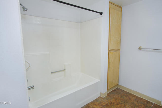 865 S B Street, Oxnard CA: https://media.crmls.org/mediaz/ee02b94a-6159-4009-ad56-b12673c2373b.jpg