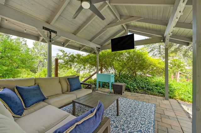 2640 Gayle Lane, Auburn CA: https://media.crmls.org/mediaz/ee02bbf3-0c16-4f73-a31d-b3b40fd8a6b1.jpg