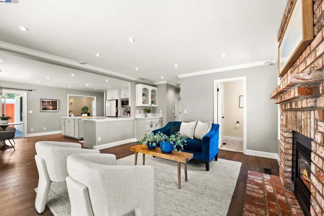 3746 La Costa Ave, Castro Valley CA: https://media.crmls.org/mediaz/ee02e7b6-86ed-4c5e-acbf-ca64c17e65a4.jpg