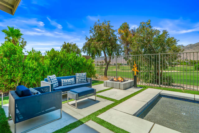 1325 Passage Street, Palm Springs CA: https://media.crmls.org/mediaz/ee042070-8c97-49af-8a42-b401c3cc8604.jpg