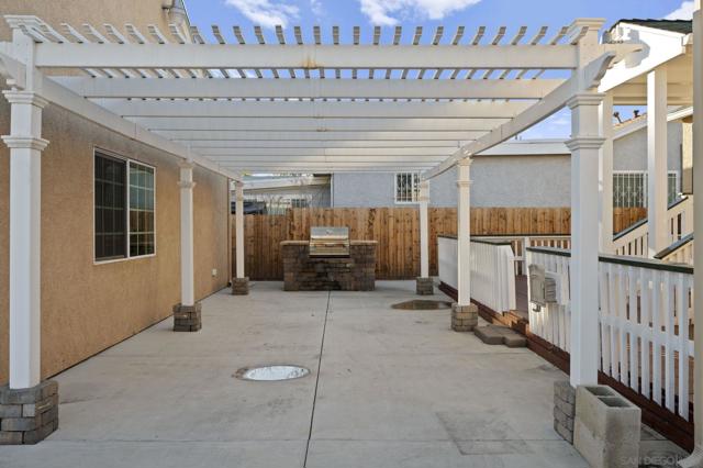 795 W Washington Ave, El Cajon CA: https://media.crmls.org/mediaz/ee0472f2-c045-4d59-83bc-16422fae7ed6.jpg