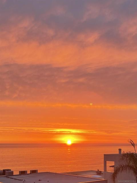 1464 Summit Ave, Cardiff by the Sea CA: https://media.crmls.org/mediaz/ee04dd72-1ddf-4020-bedd-fc013b9b2d64.jpg