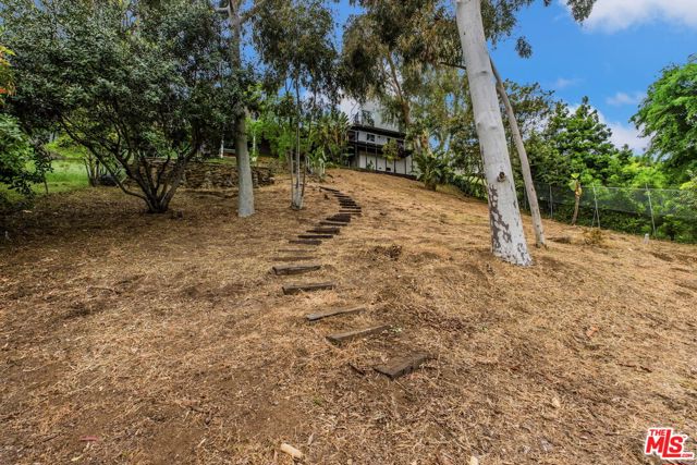2600 Carman Crest Drive, Los Angeles CA: https://media.crmls.org/mediaz/ee055352-706e-44bf-add2-bbd58837278d.jpg