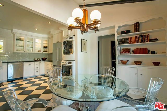 148 W Camino Descanso, Palm Springs, CA 92264