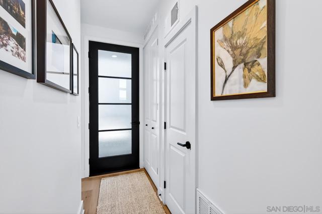 1216 Molara Ln, Encinitas CA: https://media.crmls.org/mediaz/ee063641-f0bf-4b02-bd48-5f0fb41bd76a.jpg