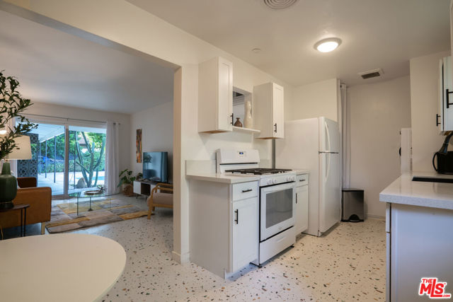 459 E Avenida Olancha, Palm Springs CA: https://media.crmls.org/mediaz/ee0695fa-abd4-48b4-85c2-a677dec41c30.jpg