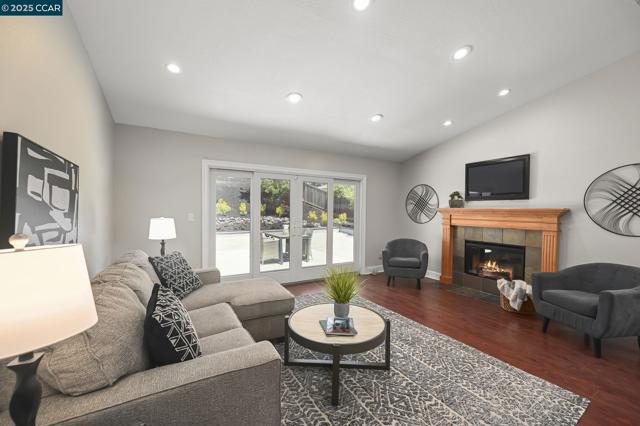 84 Tumbleweed Ct, San Ramon CA: https://media.crmls.org/mediaz/ee06dd1c-7ec8-4b6d-81f7-130fb6126471.jpg