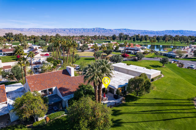 34955 Mission Hills Drive, Rancho Mirage CA: https://media.crmls.org/mediaz/ee06e3ae-68f6-4b73-bec0-69f9a62936f5.jpg