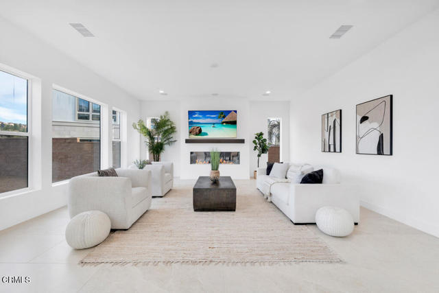 Detail Gallery Image 21 of 70 For 11944 N Red Hawk Ln, Porter Ranch,  CA 91326 - 5 Beds | 5 Baths