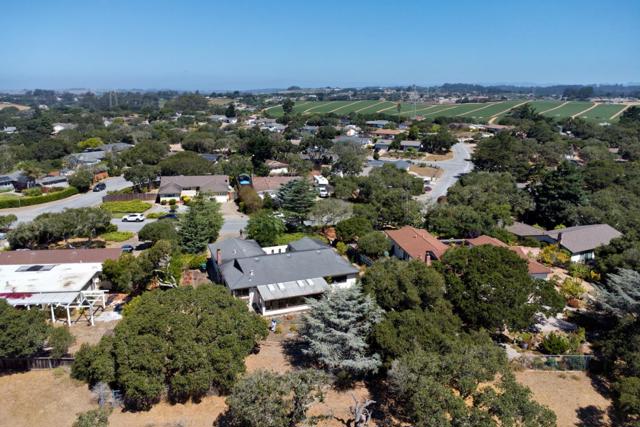 9495 S Century Oak Road, Salinas CA: https://media.crmls.org/mediaz/ee072cf3-06bd-44e4-a9f7-5d8e6ff86bbc.jpg