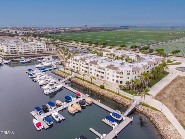 4256 Tradewinds Drive, Oxnard CA: https://media.crmls.org/mediaz/ee072d82-1014-451e-ab6c-5c989817c8bf.jpg