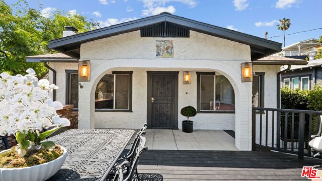 6155 Poppy Peak Drive, Los Angeles CA: https://media.crmls.org/mediaz/ee073280-1a23-4e31-af5b-3469902ed43e.jpg