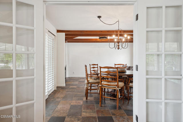 566 Rancho Road, Thousand Oaks CA: https://media.crmls.org/mediaz/ee0787f1-1eb7-44a4-9726-7ab17202adf3.jpg
