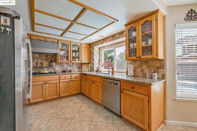 4452 Pronghorn Ct, Antioch CA: https://media.crmls.org/mediaz/ee07ac87-530a-4cfc-8409-9ec488d57871.jpg