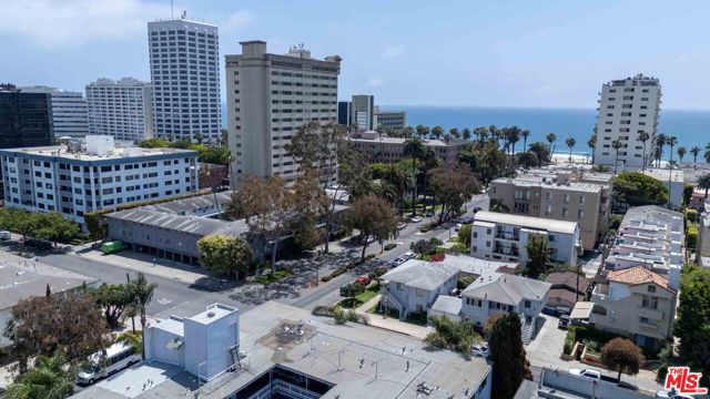 231 California Avenue, Santa Monica CA: https://media.crmls.org/mediaz/ee082ca7-56fc-4212-b66e-b126af7400c1.jpg