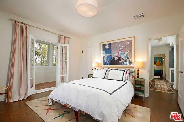6749 Whitley Terrace, Los Angeles CA: https://media.crmls.org/mediaz/ee08b107-9e07-46ef-af38-a95db2f4824a.jpg