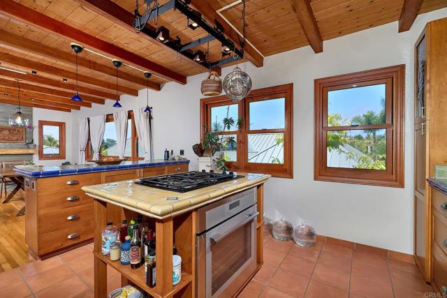630 Ocean View Avenue, Encinitas CA: https://media.crmls.org/mediaz/ee08e486-170a-4836-9264-359a552414c1.jpg