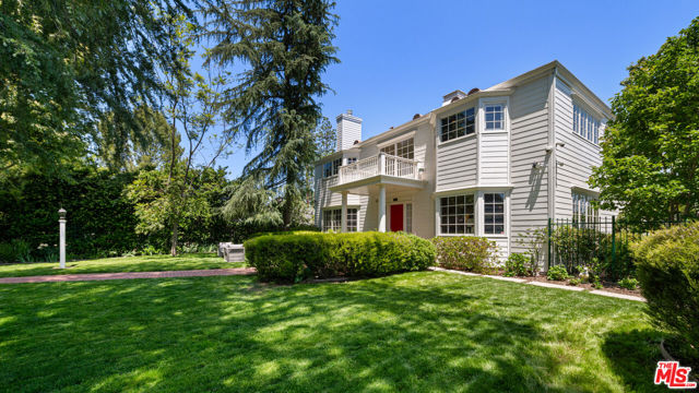 5404 Topeka Drive, Tarzana CA: https://media.crmls.org/mediaz/ee09e873-1c2f-482c-ad93-ad54106fd35a.jpg