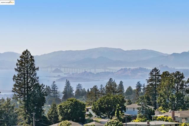 5855 Chelton Dr, Oakland CA: https://media.crmls.org/mediaz/ee0a7c2c-e871-4e01-b6e9-a614018e350c.jpg