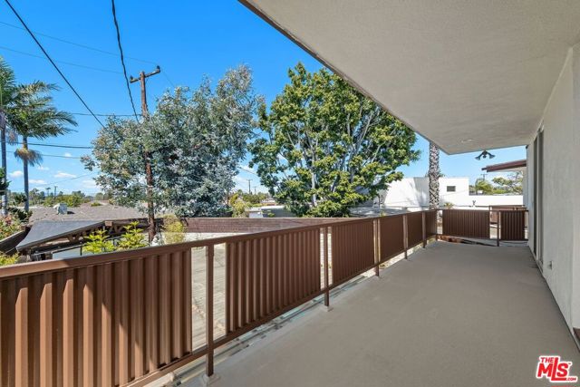 6505 S Halm Avenue, Los Angeles CA: https://media.crmls.org/mediaz/ee0aadef-b9f4-4351-9bc1-6241b867915c.jpg