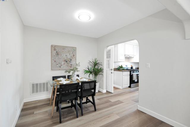 23639 Odom Dr, Hayward CA: https://media.crmls.org/mediaz/ee0acff3-c17c-41d3-9dd5-fd8ee39cecf2.jpg