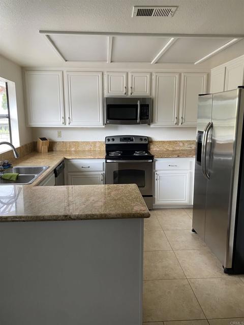 Detail Gallery Image 3 of 21 For 11668 Corte Morita, San Diego,  CA 92128 - 3 Beds | 2 Baths