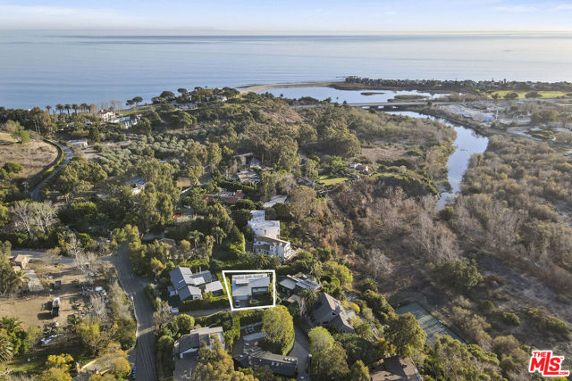 3629 Serra Road, Malibu CA: https://media.crmls.org/mediaz/ee0b2df9-bdd7-4d64-8df7-3ff8675446c7.jpg