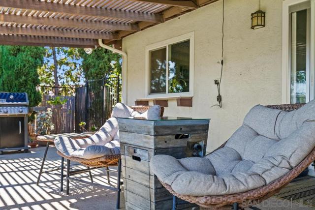 17109 Cloudcroft Dr, Poway CA: https://media.crmls.org/mediaz/ee0b5d78-1957-4edb-8de5-742d2fa8965c.jpg
