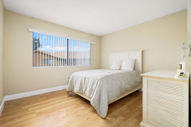 Image 18 of 35 For 78650 Avenue 42  102