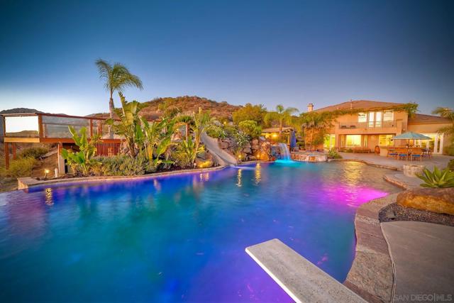 15068 Creek Hills Rd, El Cajon CA: https://media.crmls.org/mediaz/ee0bbb3e-f3f4-4bc5-b53e-aabdfe33f7dd.jpg