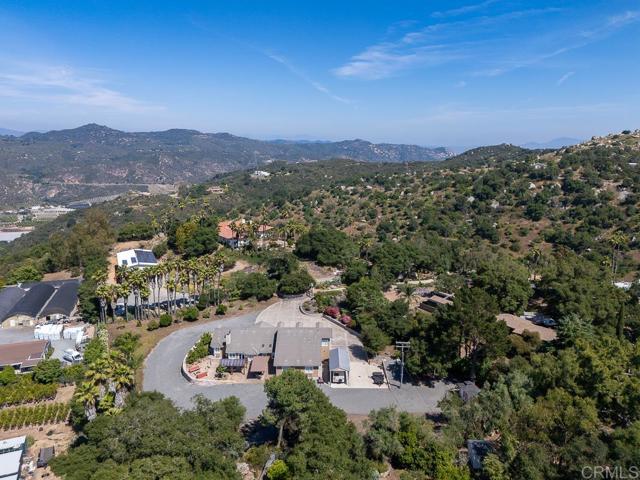 10166 Rancho Roble Rd., Escondido CA: https://media.crmls.org/mediaz/ee0bc370-ff15-48dd-8247-ae8c9da1d23b.jpg