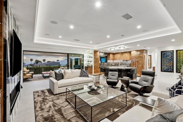 5560 Moonlight Lane, La Jolla CA: https://media.crmls.org/mediaz/ee0bf5e4-9f7e-4488-b60f-37683e0ff255.jpg